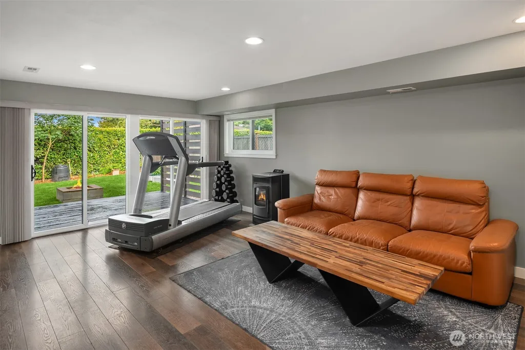 15417 21st Avenue SW Burien WA 98166