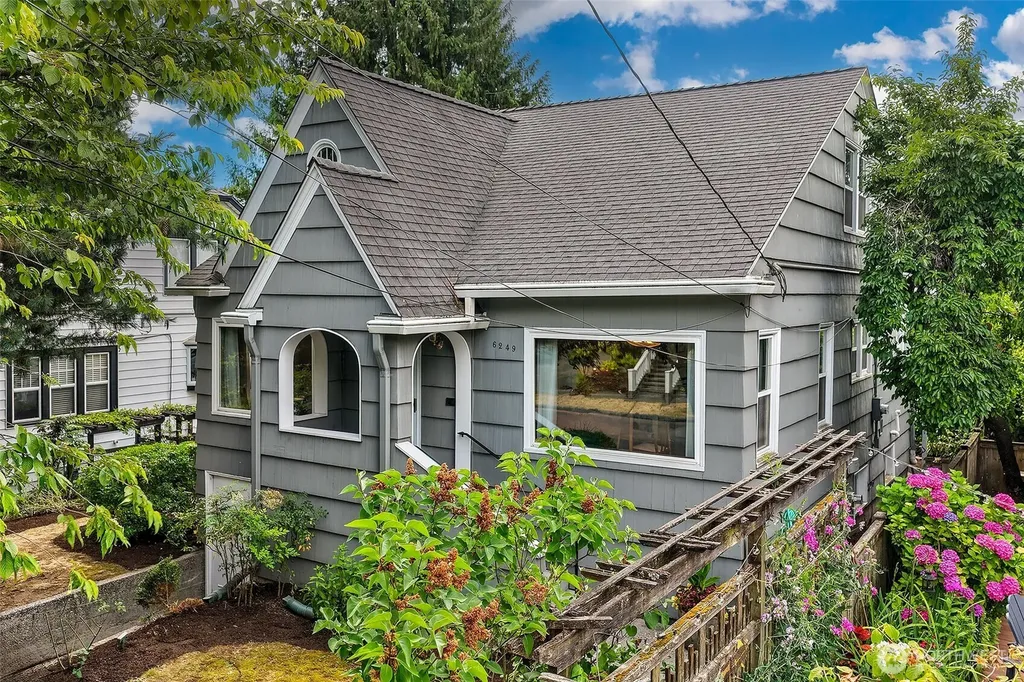 6249 30th Avenue NE Seattle WA 98115