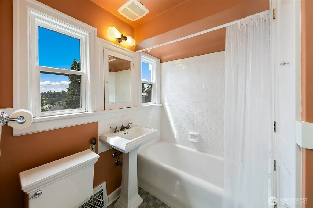 6249 30th Avenue NE Seattle WA 98115