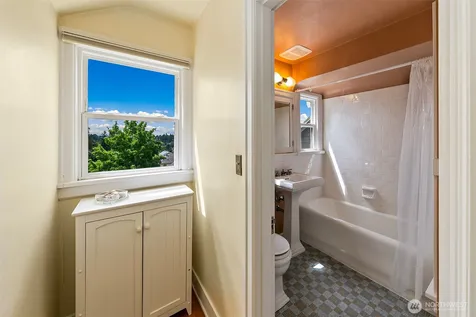 6249 30th Avenue NE Seattle WA 98115