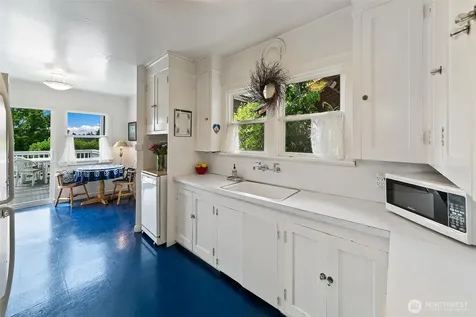 6249 30th Avenue NE Seattle WA 98115