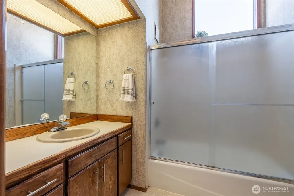 395 NE Washington Avenue Chehalis WA 98532
