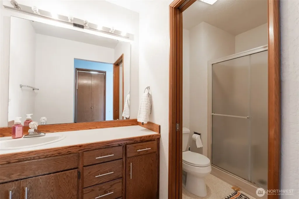 395 NE Washington Avenue Chehalis WA 98532