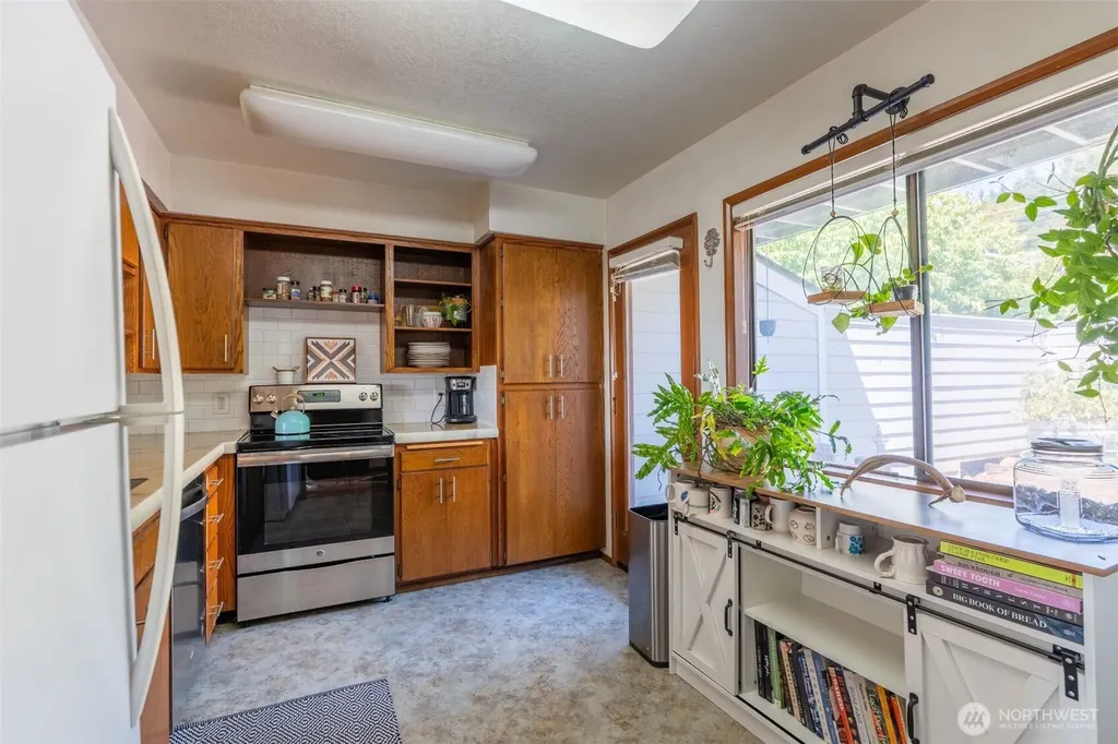 395 NE Washington Avenue Chehalis WA 98532