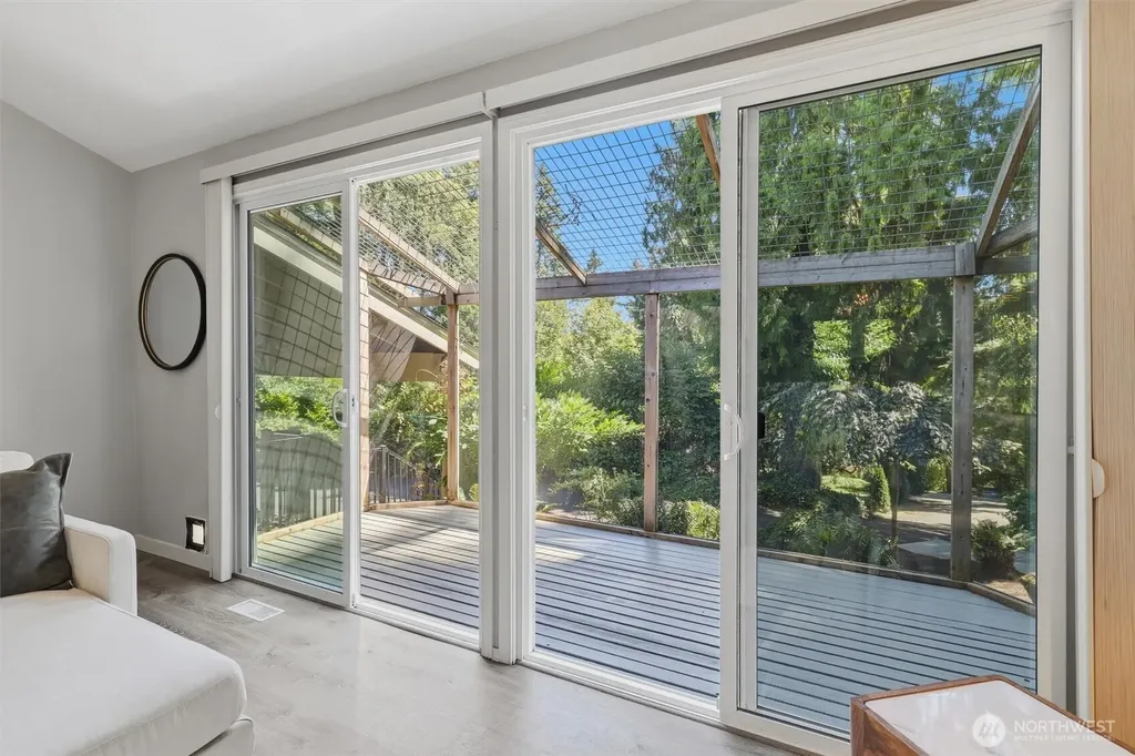 2209 W Lake Sammamish Parkway NE Redmond WA 98052