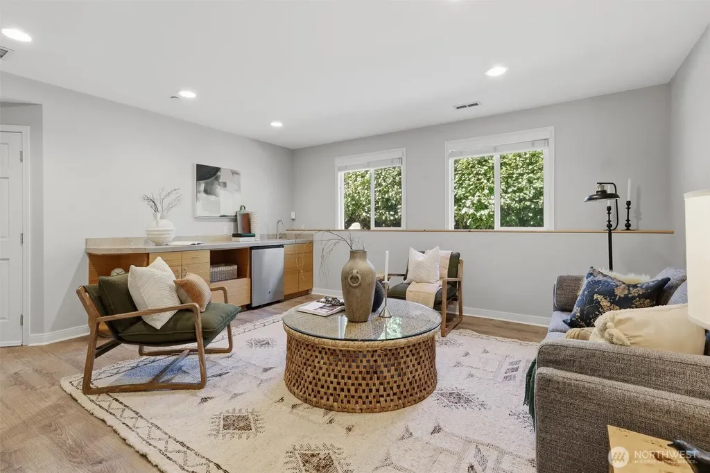 2209 W Lake Sammamish Parkway NE Redmond WA 98052