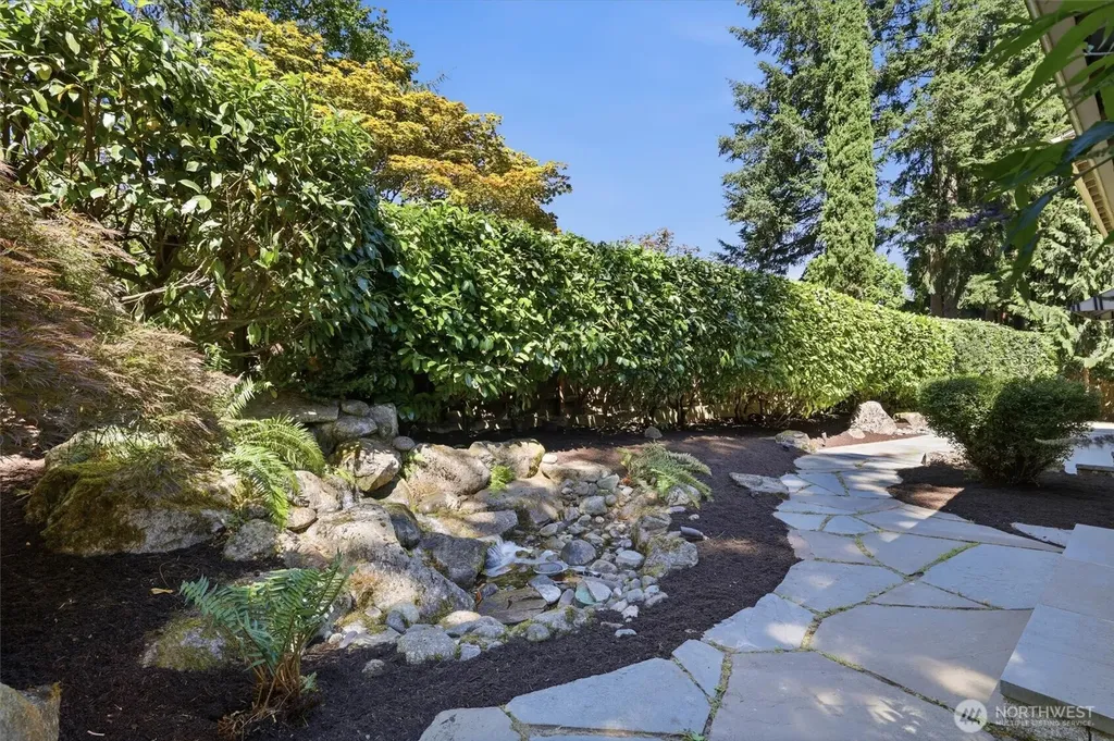 2209 W Lake Sammamish Parkway NE Redmond WA 98052