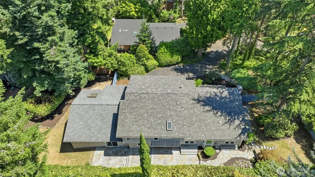 2209 W Lake Sammamish Parkway NE Redmond WA 98052