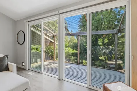 2209 W Lake Sammamish Parkway NE Redmond WA 98052