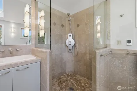 2209 W Lake Sammamish Parkway NE Redmond WA 98052