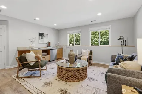 2209 W Lake Sammamish Parkway NE Redmond WA 98052