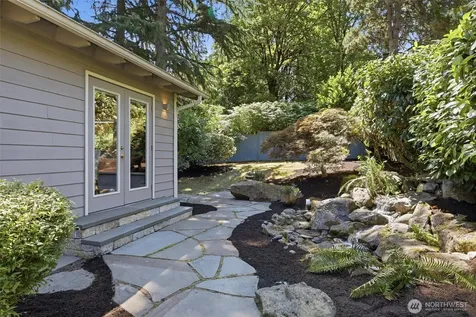 2209 W Lake Sammamish Parkway NE Redmond WA 98052