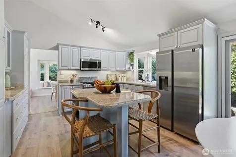 2209 W Lake Sammamish Parkway NE Redmond WA 98052