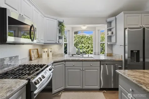 2209 W Lake Sammamish Parkway NE Redmond WA 98052