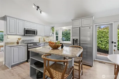 2209 W Lake Sammamish Parkway NE Redmond WA 98052