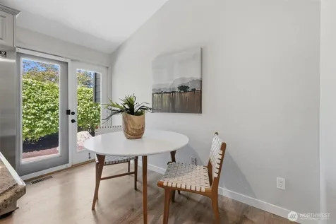 2209 W Lake Sammamish Parkway NE Redmond WA 98052