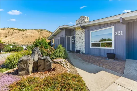 221 Olive Street Cashmere WA 98815