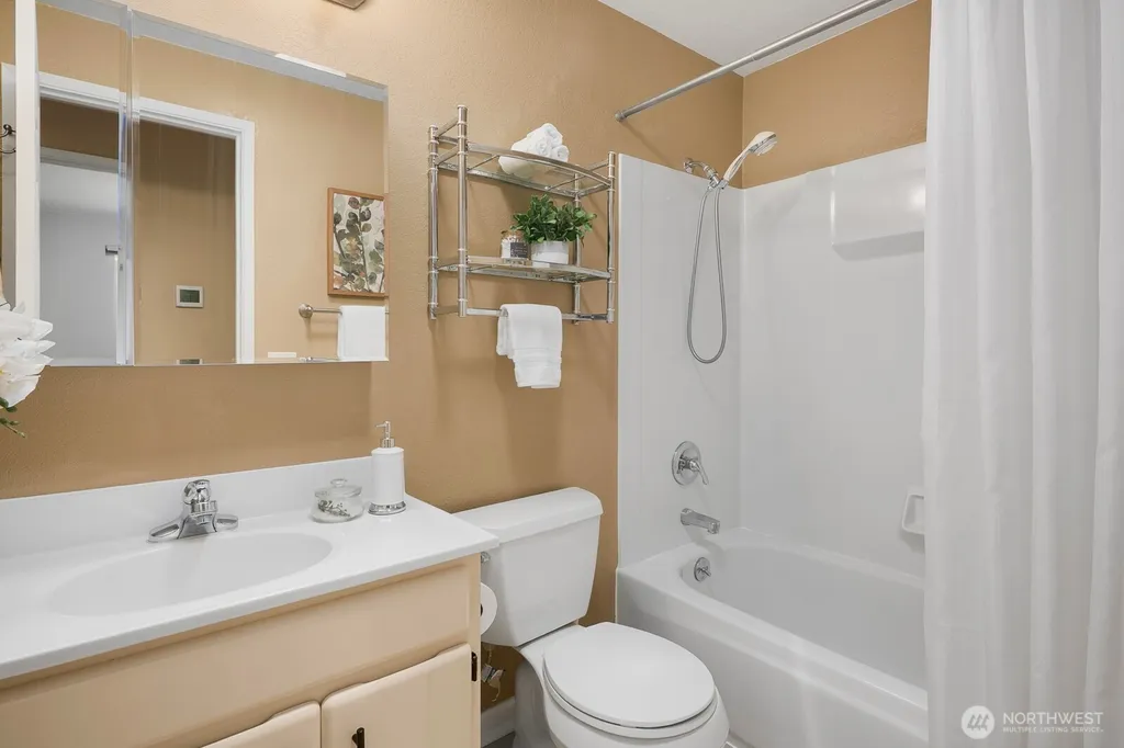 19514 35th Avenue NE Lake Forest Park WA 98155