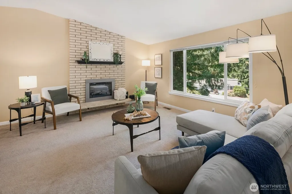 19514 35th Avenue NE Lake Forest Park WA 98155