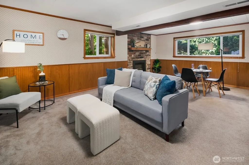 19514 35th Avenue NE Lake Forest Park WA 98155
