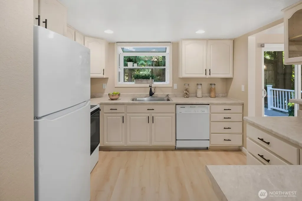 19514 35th Avenue NE Lake Forest Park WA 98155