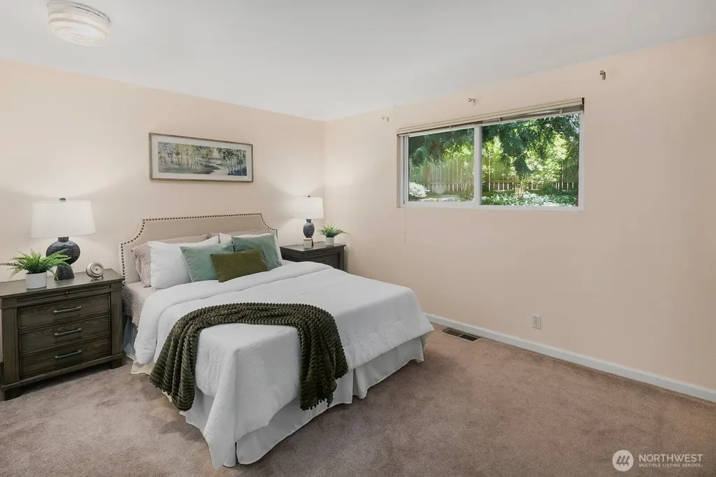 19514 35th Avenue NE Lake Forest Park WA 98155