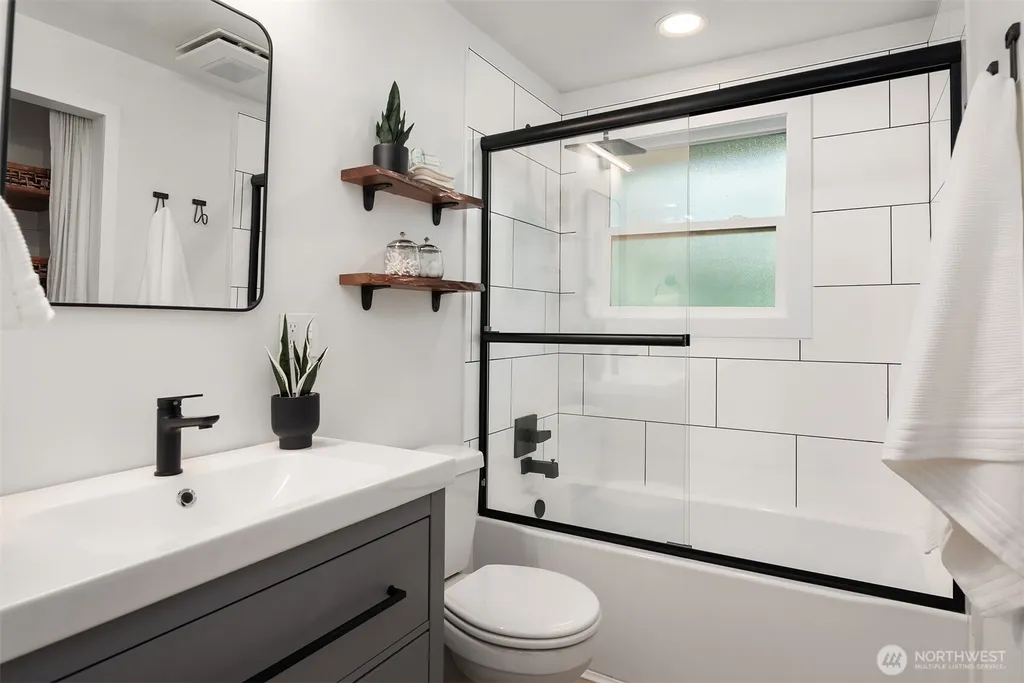 6359 18th Avenue SW Seattle WA 98106