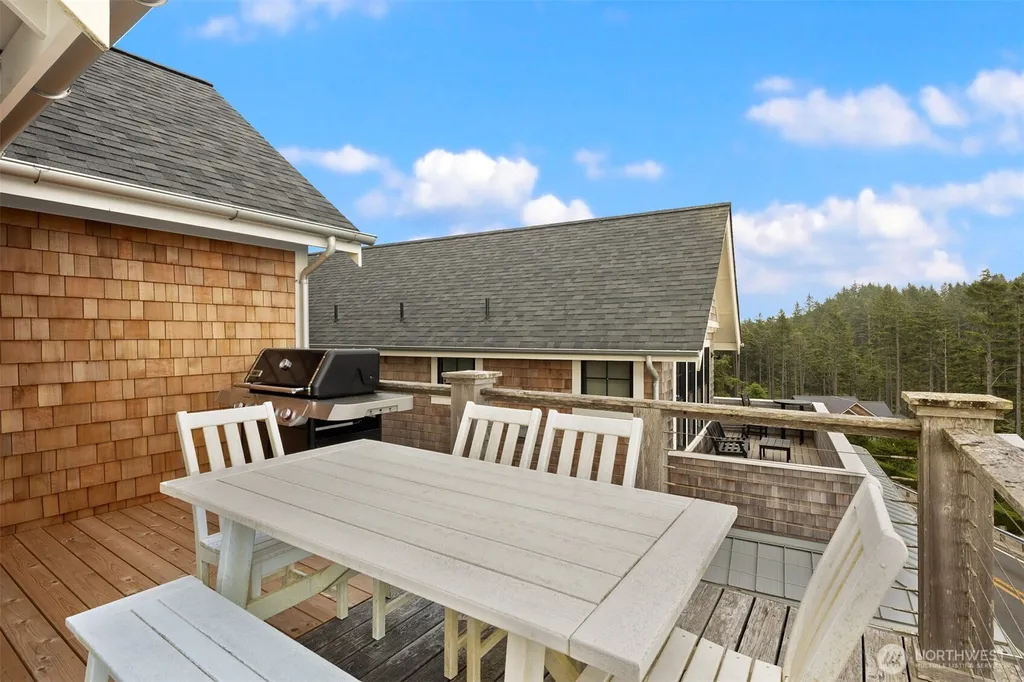 14 Ocean Tide Lane Pacific Beach WA 98571