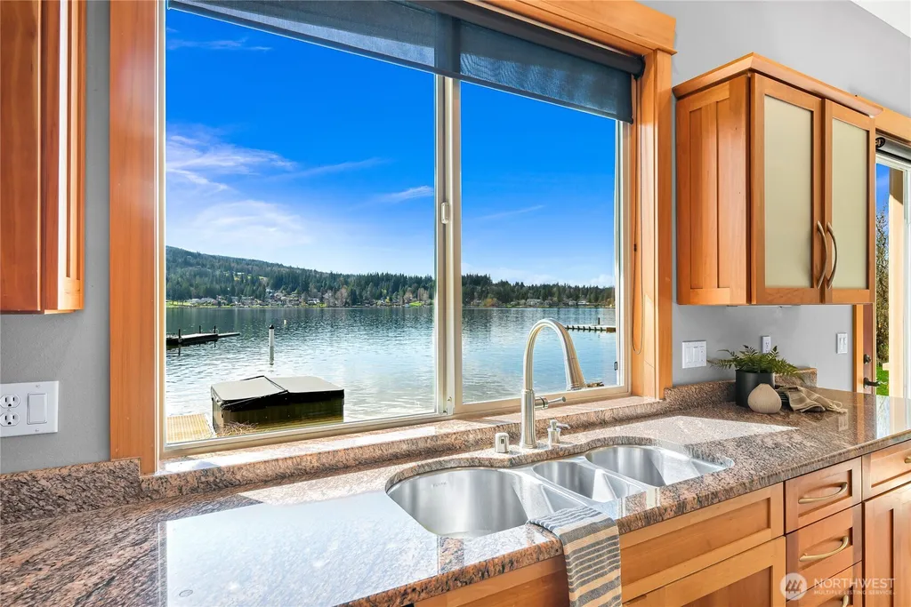 2076 Dellesta Drive Bellingham WA 98226