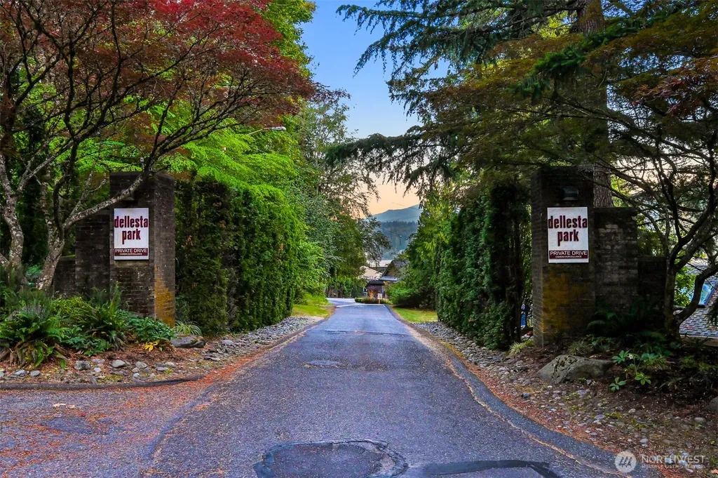 2076 Dellesta Drive Bellingham WA 98226