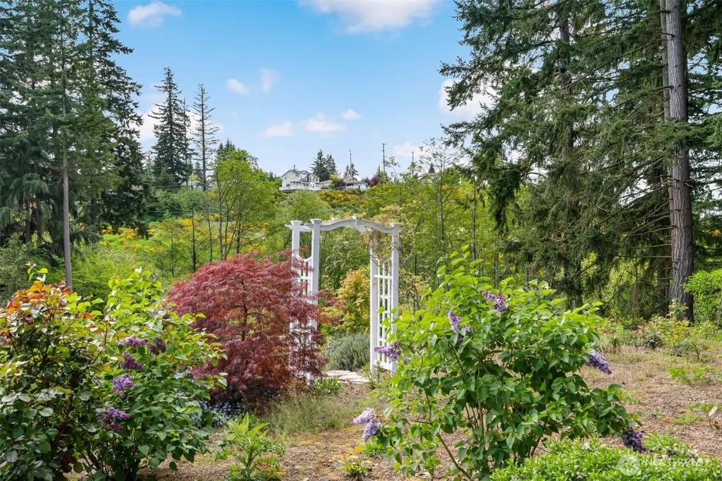 7030 Lower Ridge Road Everett WA 98203