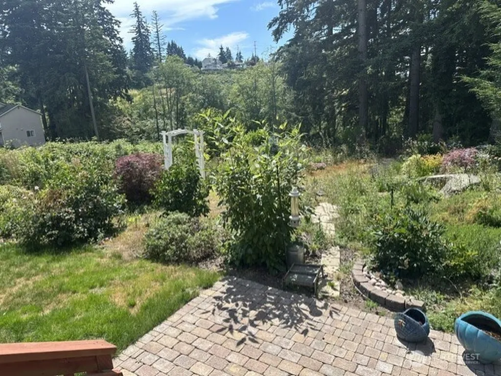 7030 Lower Ridge Road Everett WA 98203