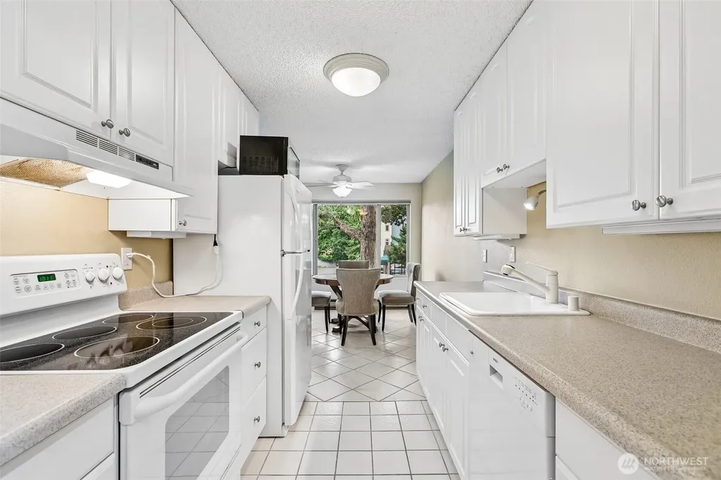 2222 NE 92nd Street Seattle WA 98115