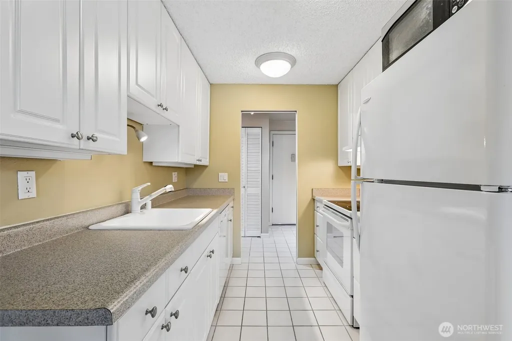 2222 NE 92nd Street Seattle WA 98115
