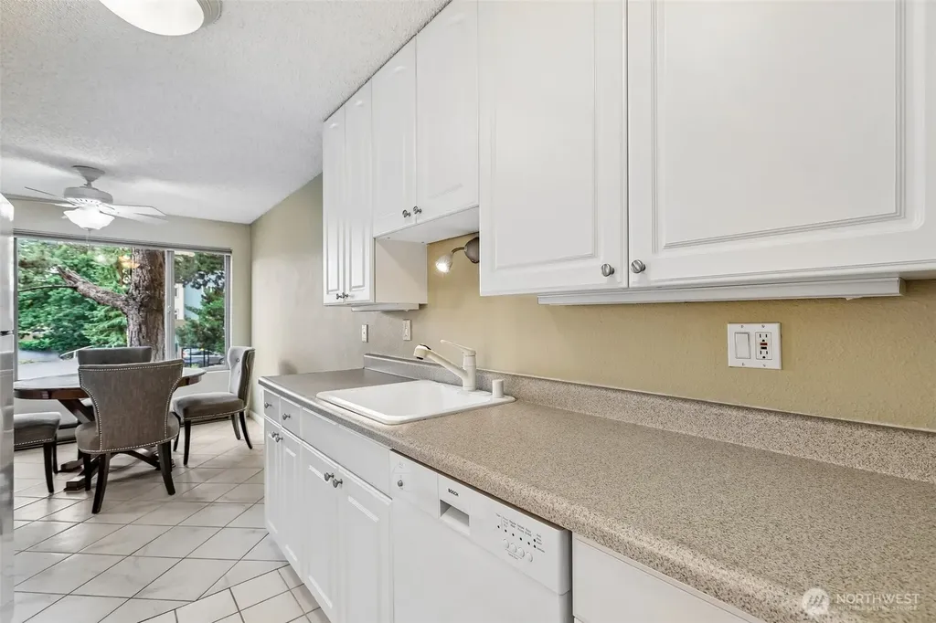 2222 NE 92nd Street Seattle WA 98115
