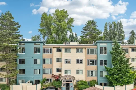 2222 NE 92nd Street Seattle WA 98115