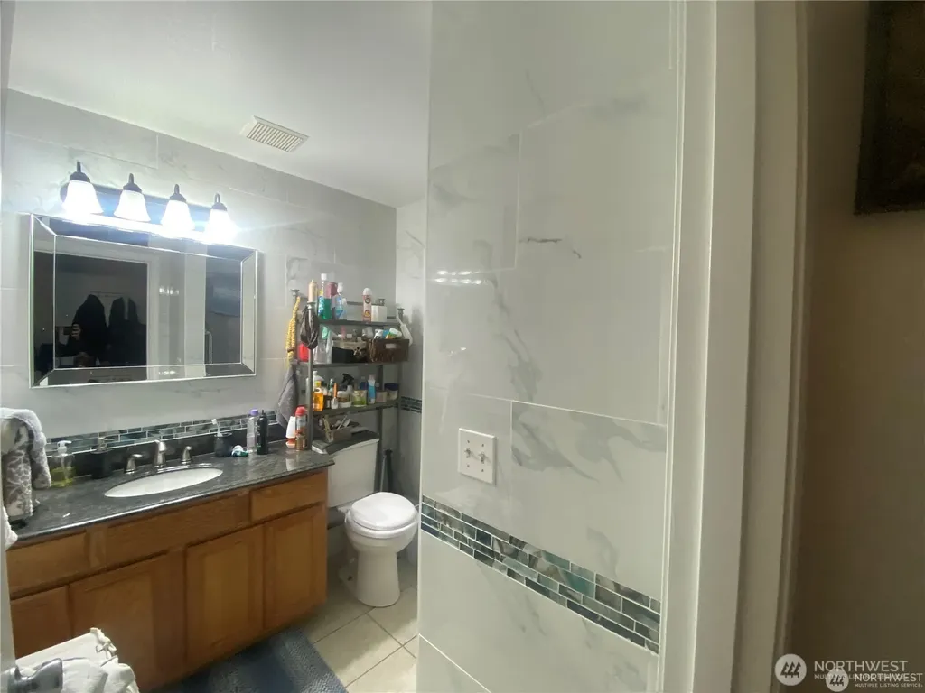 10453 1st Avenue SW Seattle WA 98146