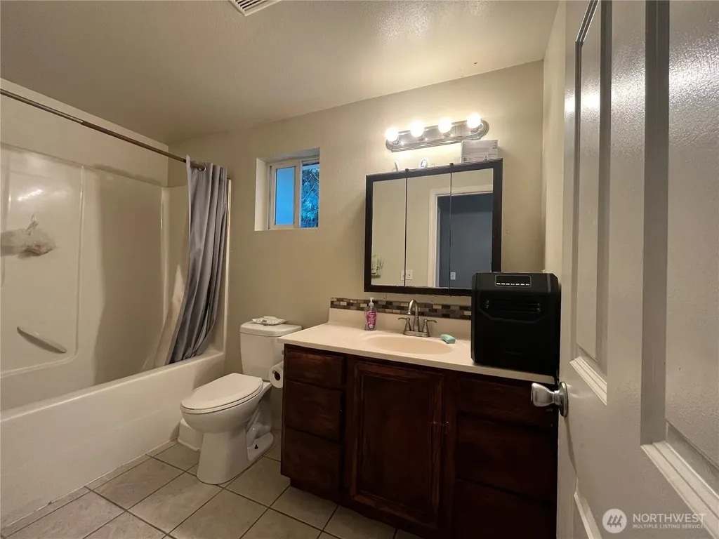 10453 1st Avenue SW Seattle WA 98146