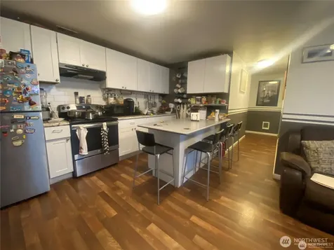 10453 1st Avenue SW Seattle WA 98146