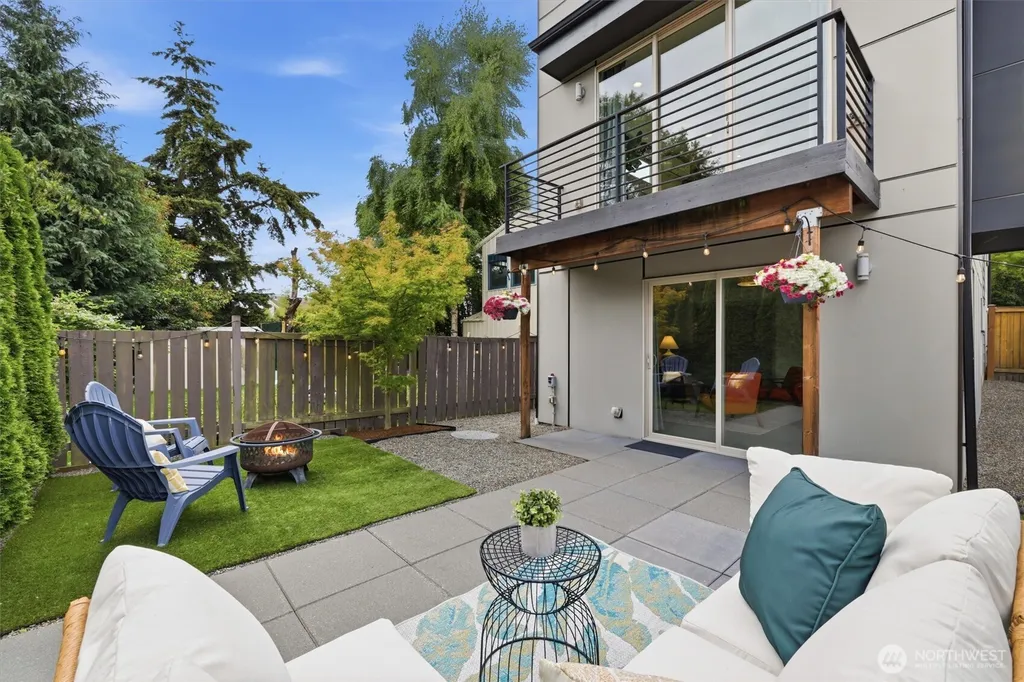 6114 8th Avenue NW Seattle WA 98107