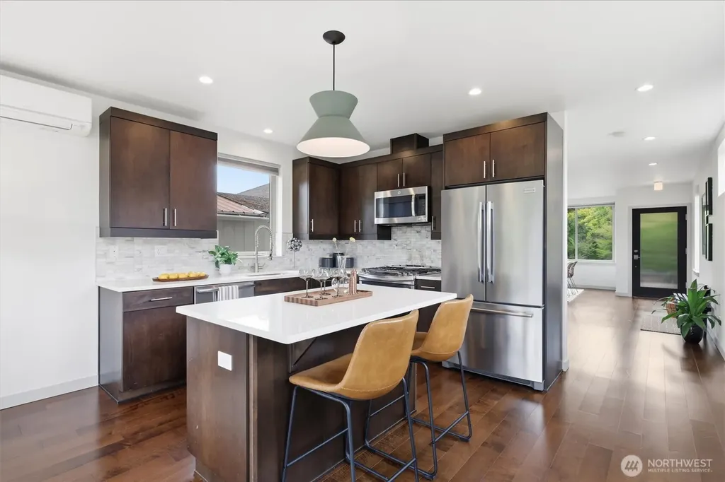 6114 8th Avenue NW Seattle WA 98107