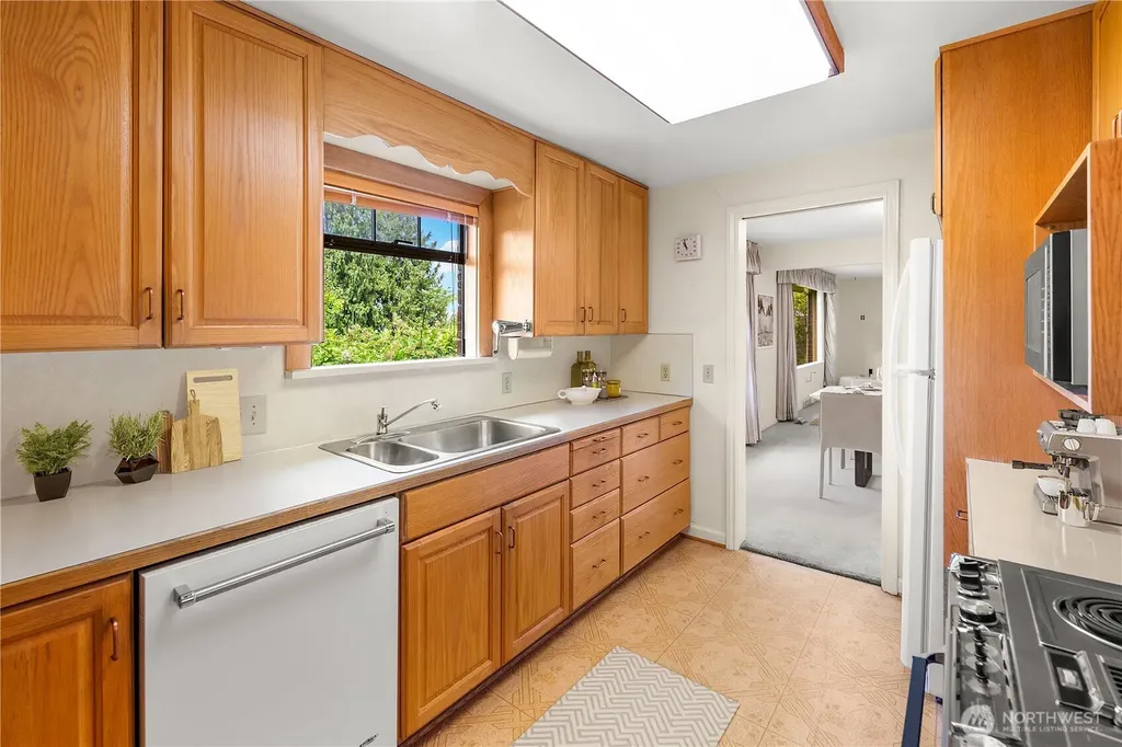 4311 Greenwood Avenue N Seattle WA 98103
