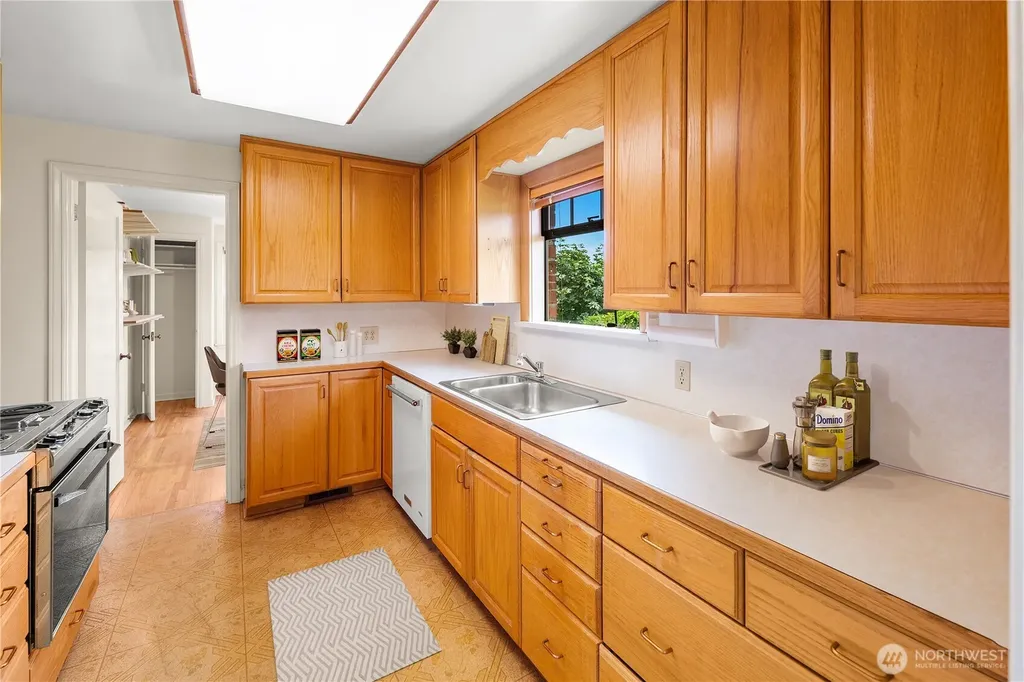 4311 Greenwood Avenue N Seattle WA 98103