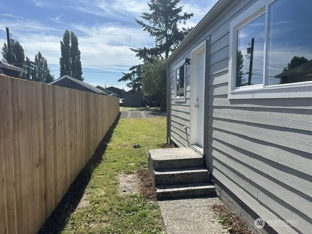 210 24th Avenue Longview WA 98632