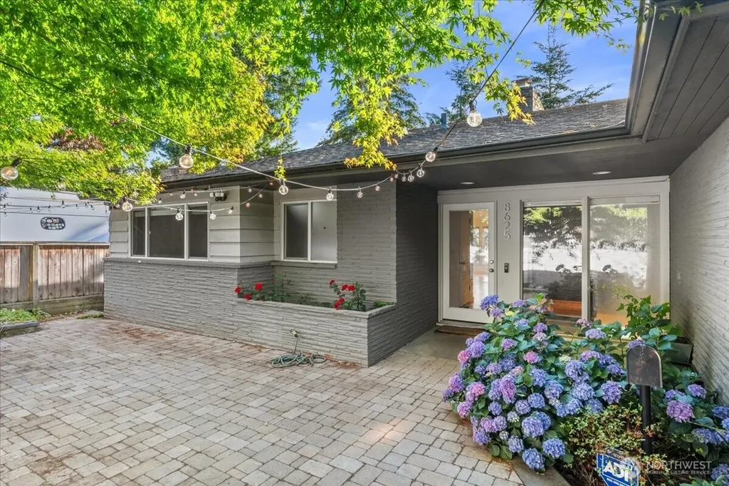 8625 26th Avenue NE Seattle WA 98115