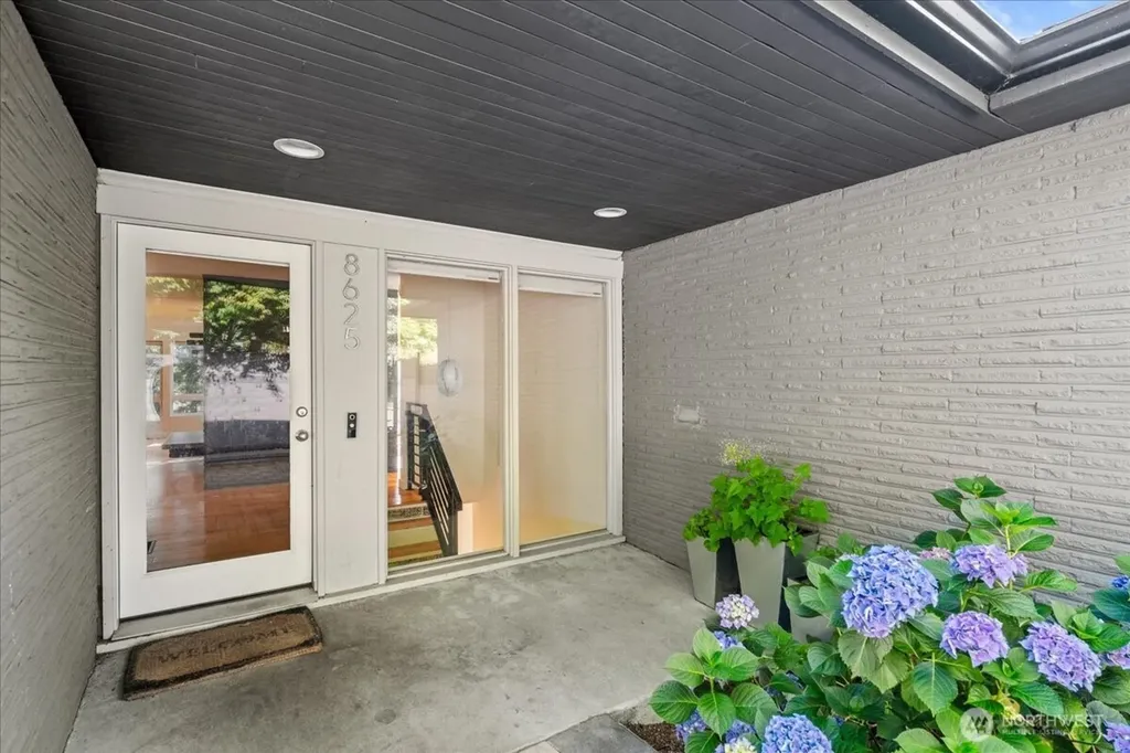 8625 26th Avenue NE Seattle WA 98115