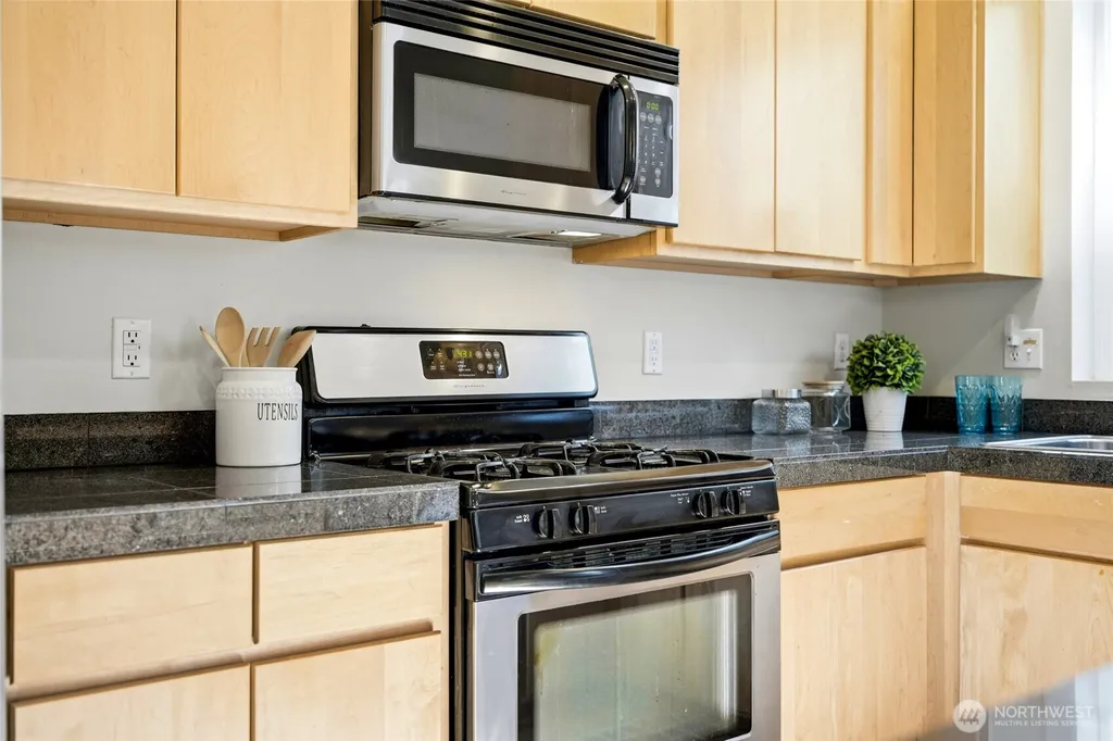 9054 17th Ave SW Seattle WA 98106