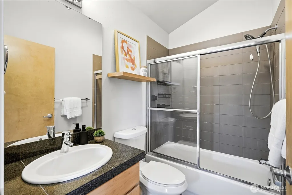 9054 17th Ave SW Seattle WA 98106