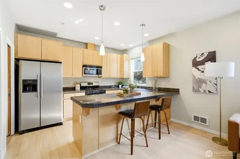 9054 17th Ave SW Seattle WA 98106