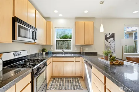 9054 17th Ave SW Seattle WA 98106